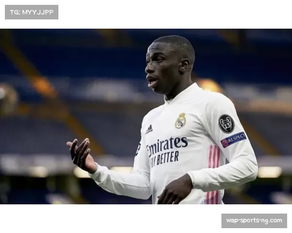 战术分析塞维利亚如何通过调整边后卫前压改善进攻